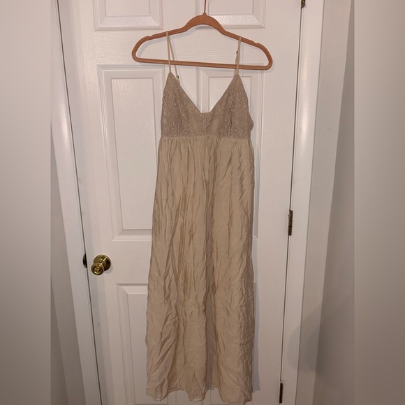 Abercrombie & Fitch Dresses & Skirts - Abercrombie and Fitch midi dress